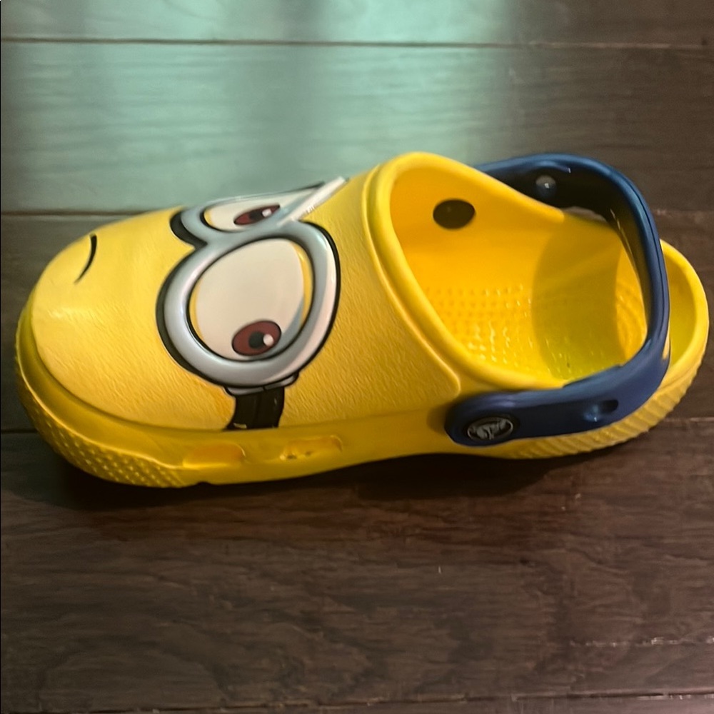 Kids Minion Yellow Crocs 11C - Picture 9 of 12